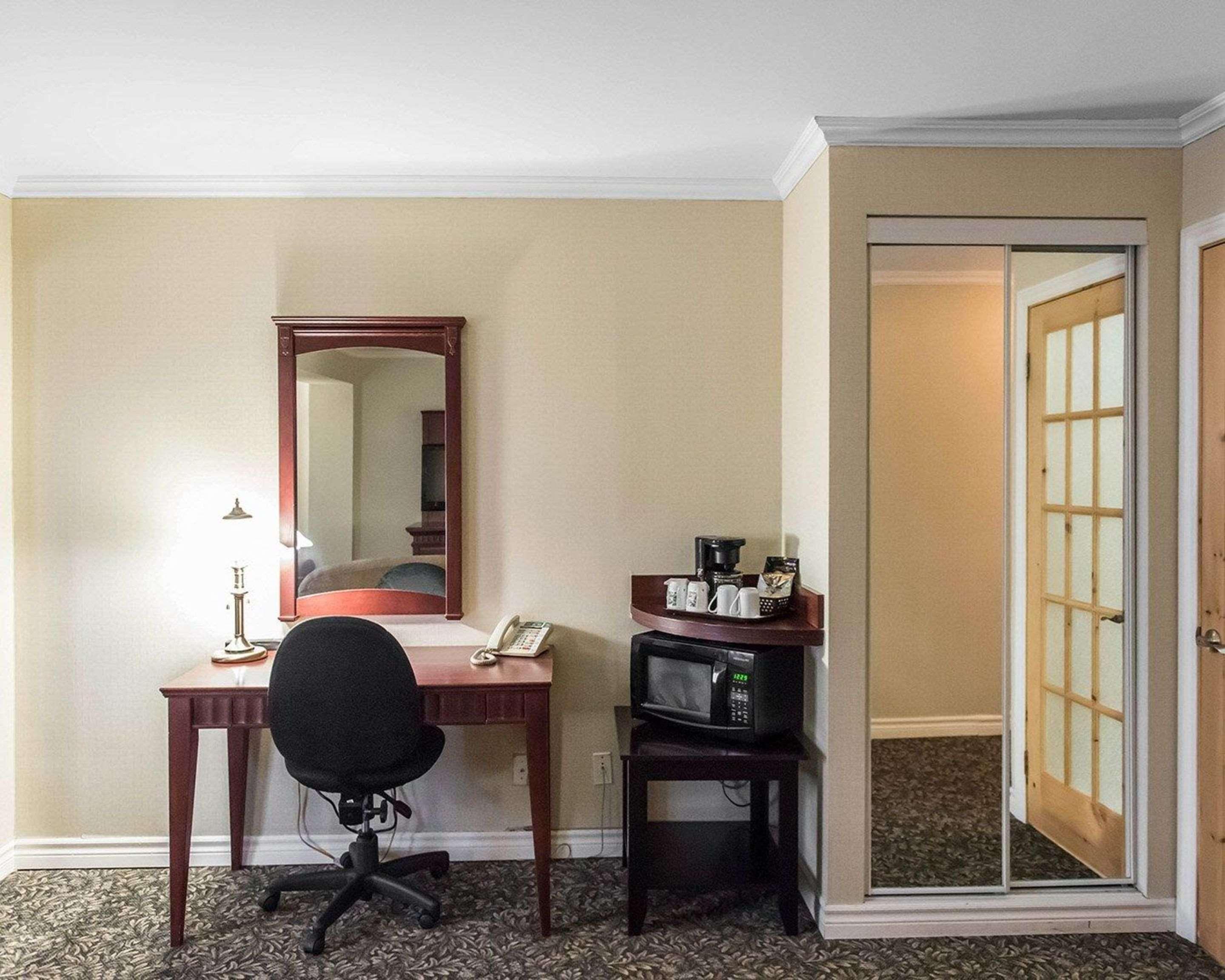 Quality Inn Mont-Laurier Eksteriør billede