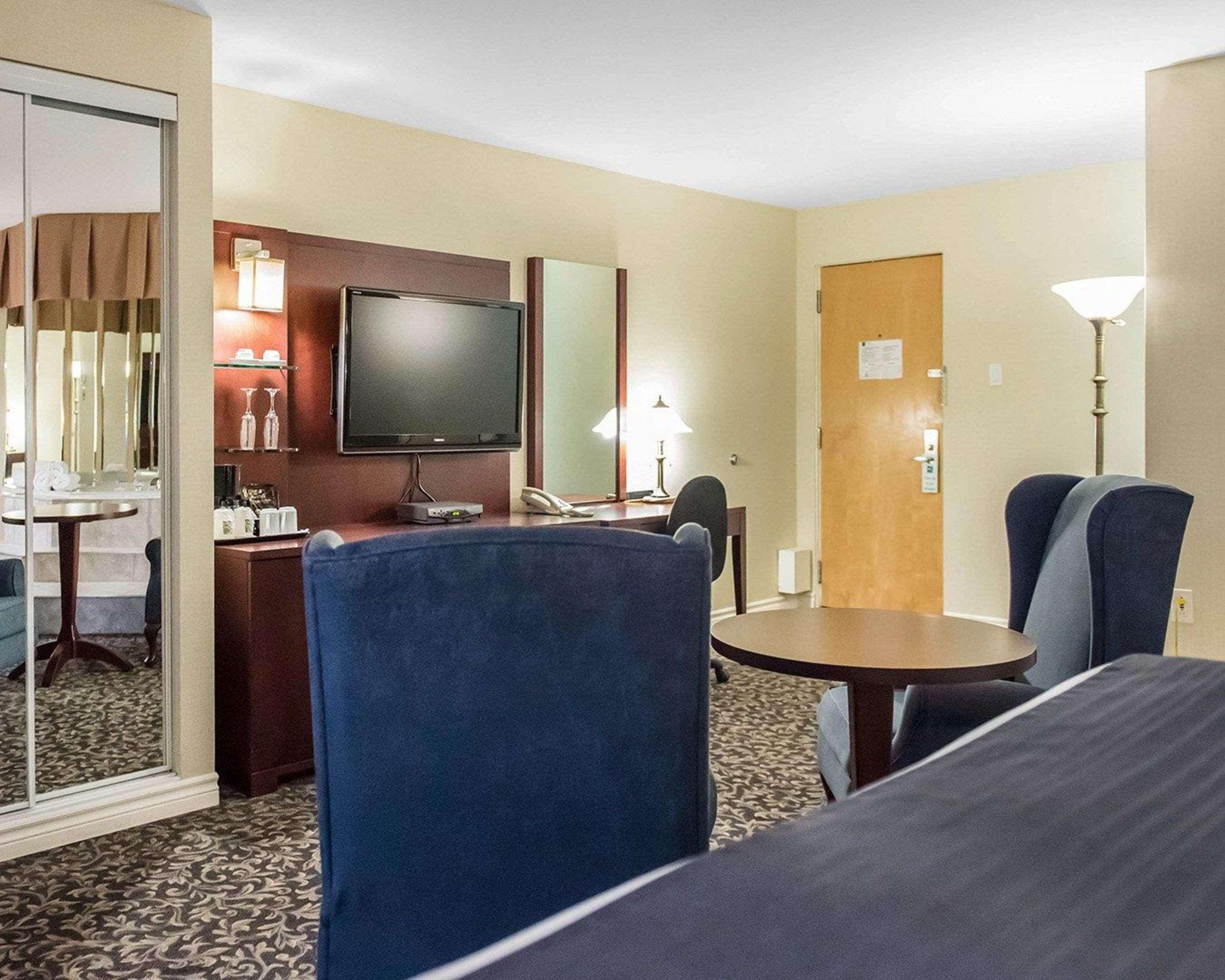 Quality Inn Mont-Laurier Eksteriør billede